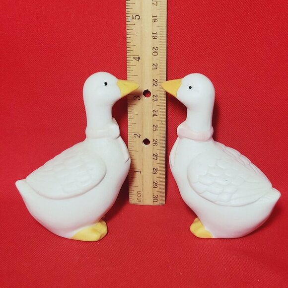 Vintage Salt and Pepper Shaker Duck Geese Pink Bow Set of 2 - Picture 10 of 10